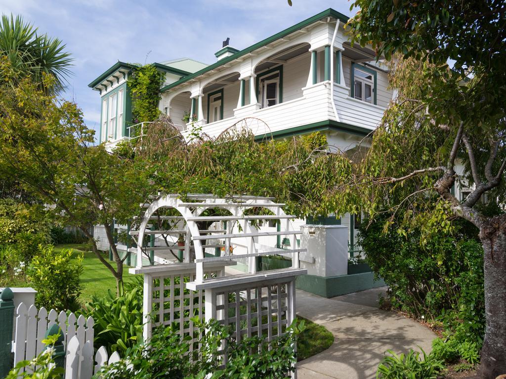 Sussex House Bed & Breakfast Nelson Exterior photo